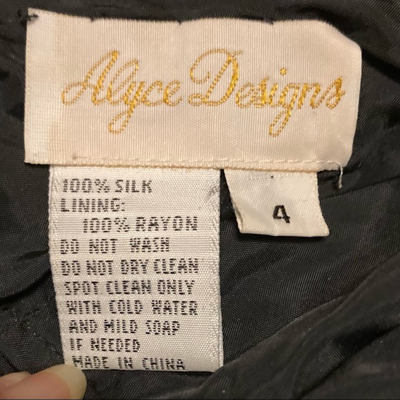 Vintage, stunning beaded/ sequin formal gown. Size 4. Alyce Designs circa 1992 - Picture 7 of 16